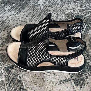 Bionica women’s Stylish Black Mesh Sandals size 7